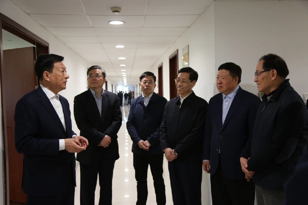 市政协领导到科促会慰问